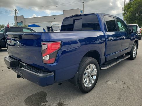 Used 2020 Nissan Titan SL w/ Moonroof Package AWD/4WD image 5