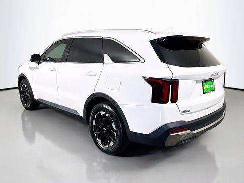 Used 2024 Kia Sorento S FWD image 7
