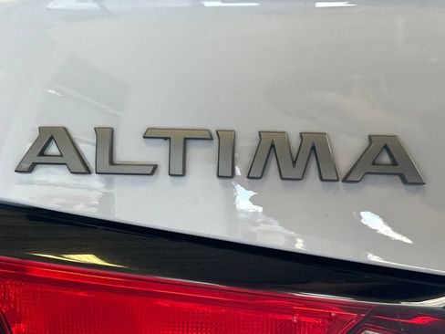 Used 2024 Nissan Altima 2.5 SR FWD image 8