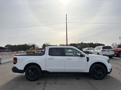 Certified 2024 Ford Maverick Lariat w/ Black Appearance Package image 4