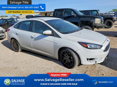 Used 2016 Ford Focus SE w/ Equipment Group 201A FWD image 5
