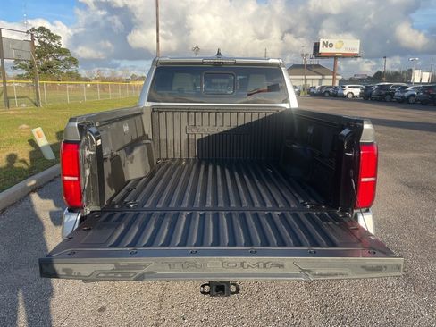 Used 2024 Toyota Tacoma Limited w/ Limited Package (LT) image 13