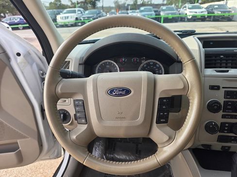 Used 2011 Ford Escape XLT image 29