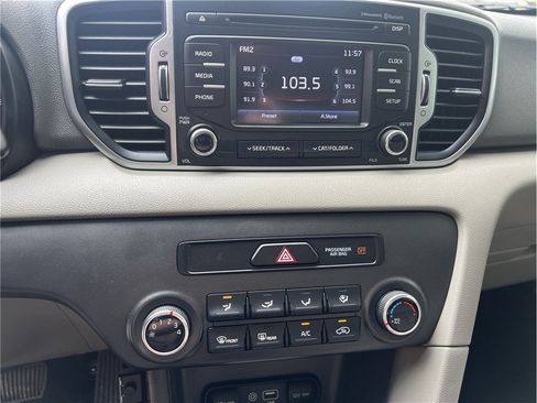 Used 2018 Kia Sportage LX AWD/4WD image 19