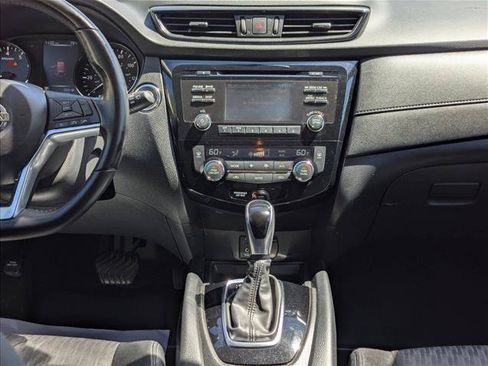 Used 2017 Nissan Rogue SV AWD/4WD image 14