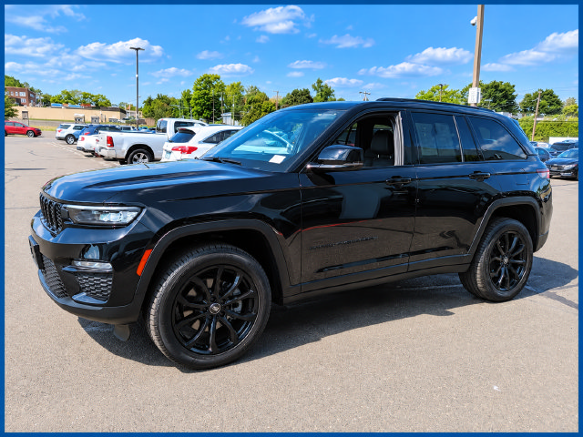 Used 2023 Jeep Grand Cherokee Limited w/ Black Appearance Package AWD/4WD image 1