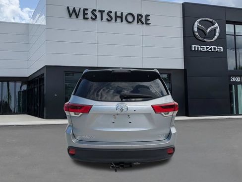 Used 2019 Toyota Highlander XLE FWD image 4
