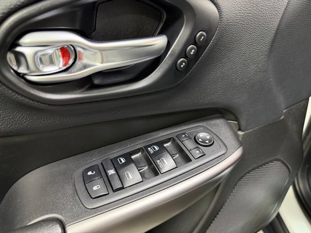 Used 2019 Jeep Cherokee Limited AWD/4WD image 19