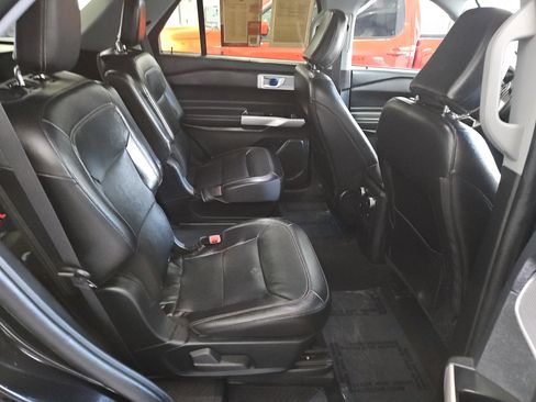 Used 2023 Ford Explorer Limited image 10