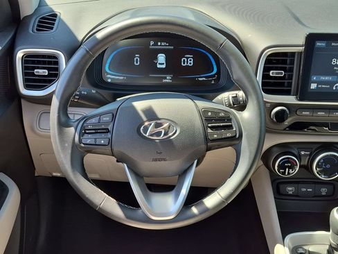 Used 2025 Hyundai Venue SEL FWD image 23