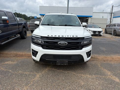 Used 2022 Ford Expedition Limited RWD image 2