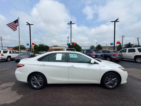 Used 2015 Toyota Camry SE w/ Moonroof Package FWD image 4