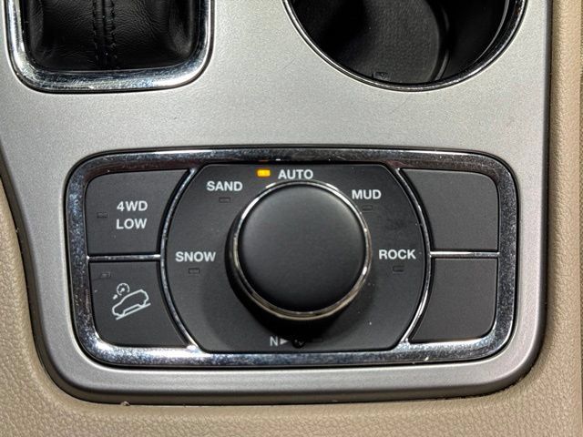 Used 2020 Jeep Grand Cherokee Laredo AWD/4WD image 19