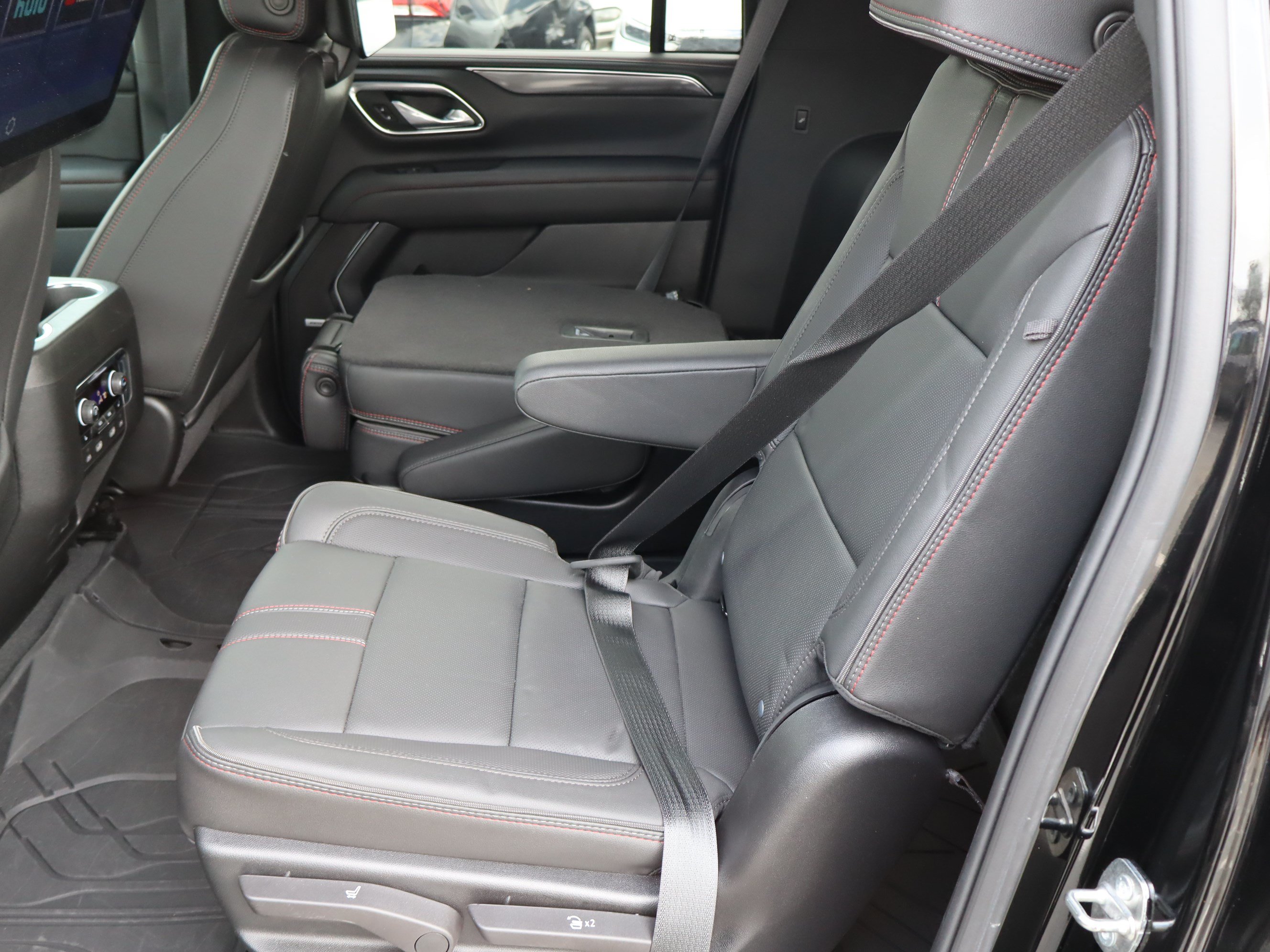 Used 2024 Chevrolet Suburban RST w/ Luxury Package AWD/4WD image 34