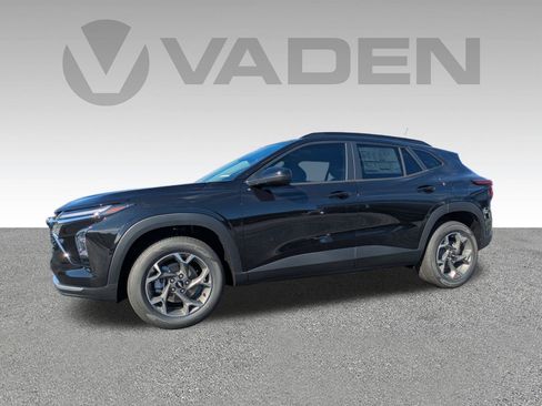 New 2026 Chevrolet Trax LT FWD image 2