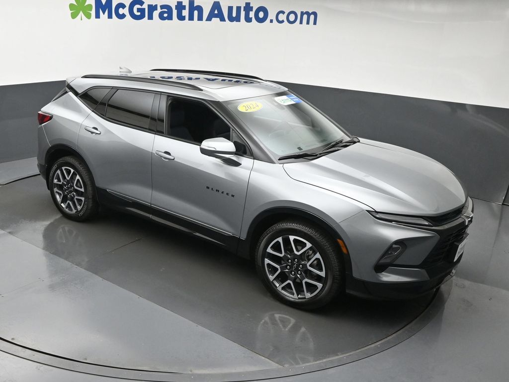 Used 2024 Chevrolet Blazer RS w/ Driver Confidence II Package AWD/4WD image 3