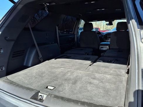 Used 2023 Chevrolet Traverse LT FWD image 21