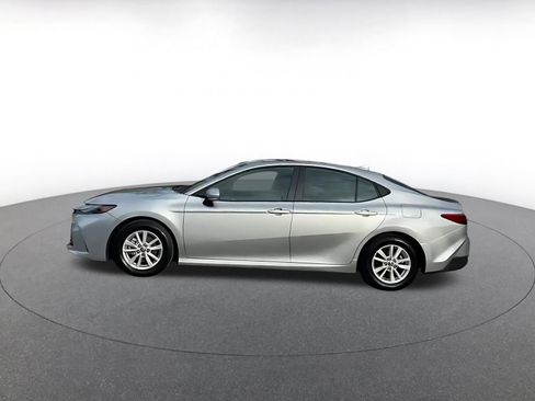 Used 2025 Toyota Camry LE image 9