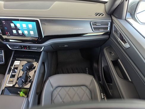 New 2026 Volkswagen Atlas Cross Sport SEL Premium R-Line image 16