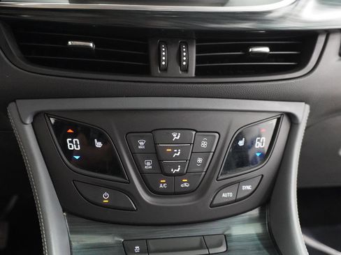 Used 2020 Buick Envision Essence FWD image 16
