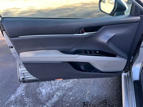 Used 2019 Toyota Camry XLE image 19