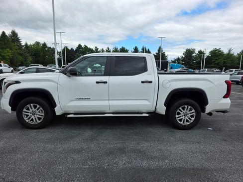 Used 2025 Toyota Tundra SR5 AWD/4WD image 2