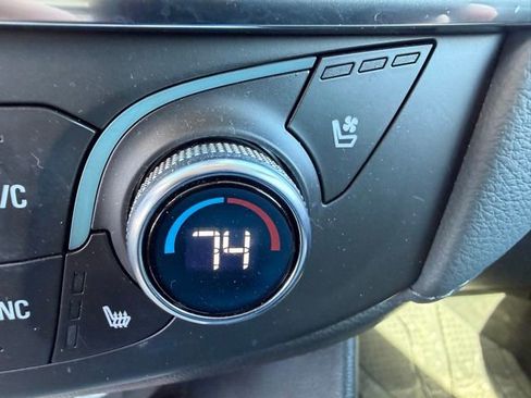 Used 2021 Chevrolet Traverse Premier AWD/4WD image 9