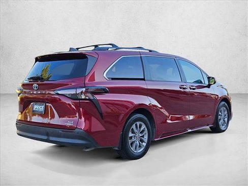 Used 2024 Toyota Sienna XLE w/ XLE Plus Package AWD/4WD image 5