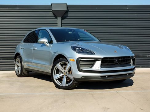 Certified 2025 Porsche Macan image 9