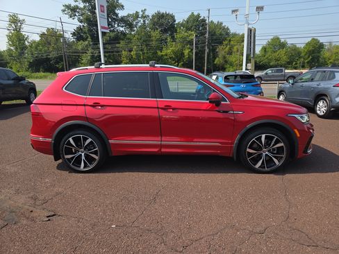 Used 2024 Volkswagen Tiguan SEL R-Line AWD/4WD image 2
