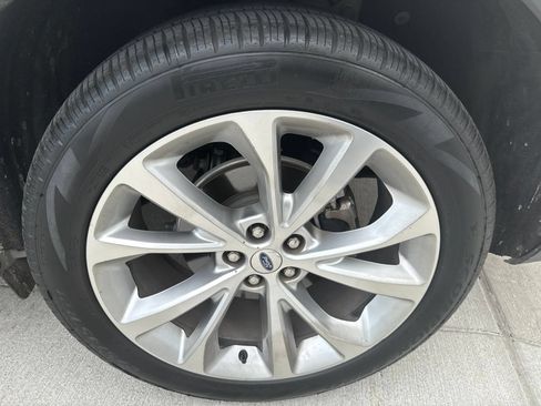 Used 2021 Ford Explorer Platinum w/ Equipment Group 601A AWD/4WD image 6