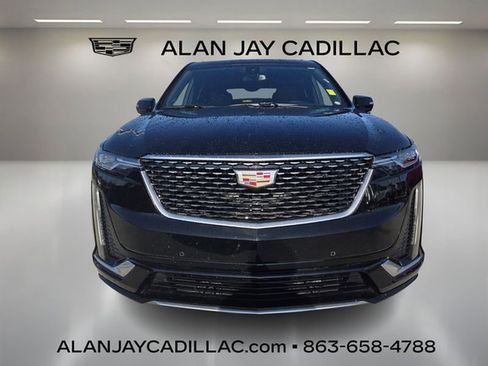 Certified 2025 Cadillac XT6 Premium Luxury image 8