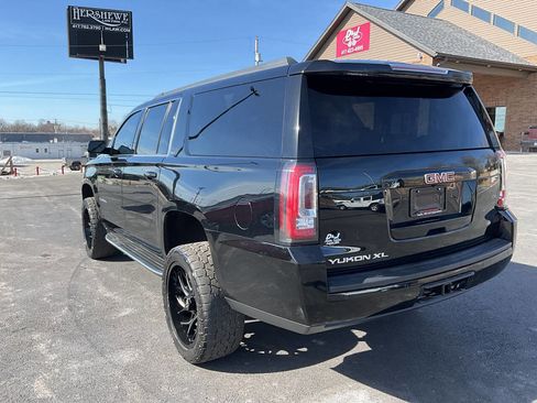 Used 2019 GMC Yukon XL SLT image 3