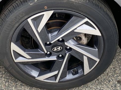 Used 2025 Hyundai Elantra Sport FWD image 23