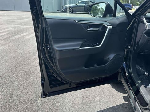 Used 2025 Toyota RAV4 XLE FWD image 5