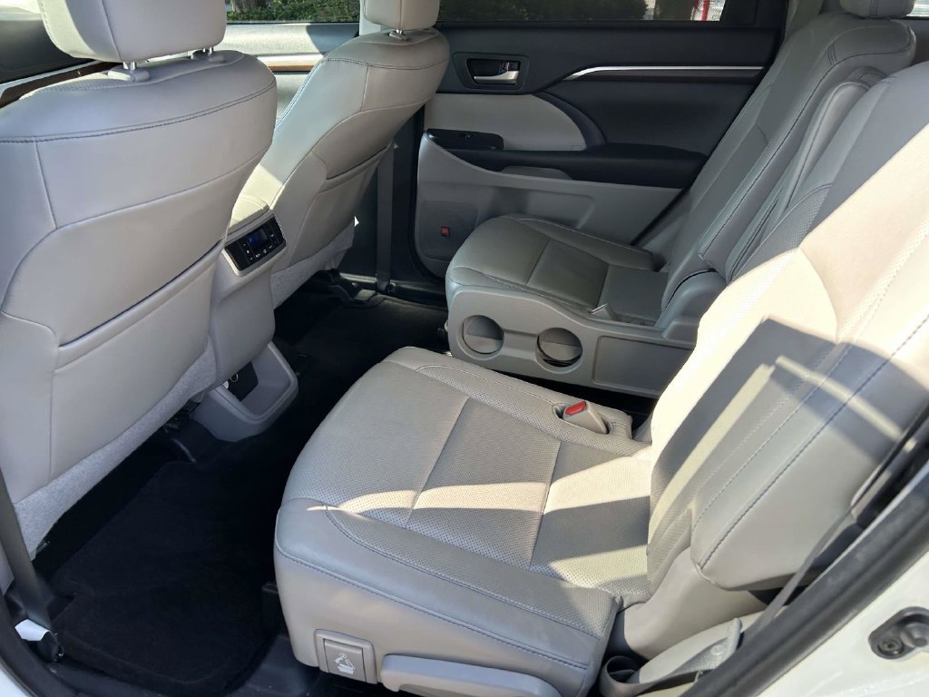 Used 2015 Toyota Highlander Limited FWD image 9