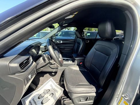 Used 2020 Ford Explorer XLT w/ Equipment Group 202A AWD/4WD image 11