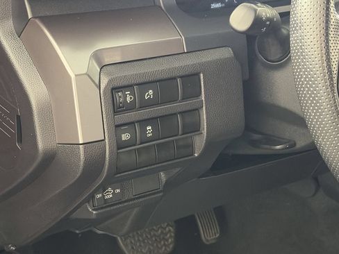 Used 2025 Toyota Tacoma SR5 AWD/4WD image 11