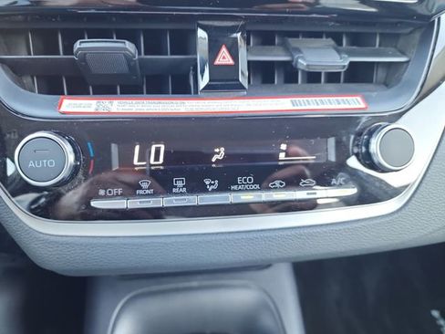 Used 2025 Toyota Corolla LE image 21