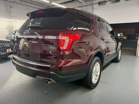 Used 2018 Ford Explorer XLT w/ Equipment Group 202A image 8