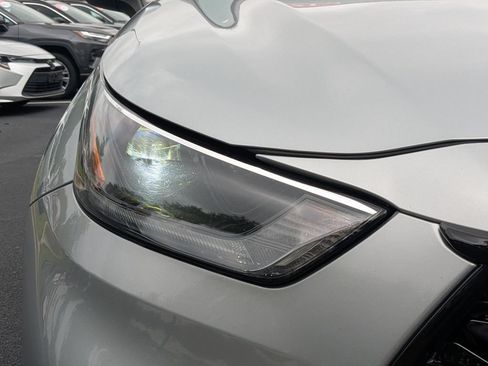 Used 2021 Toyota Highlander XLE AWD/4WD image 11