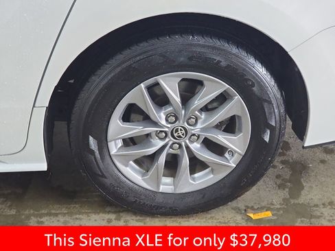 Used 2024 Toyota Sienna XLE image 41