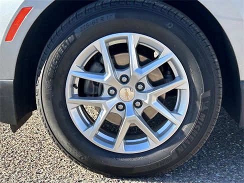 Used 2024 Chevrolet Equinox LS image 10