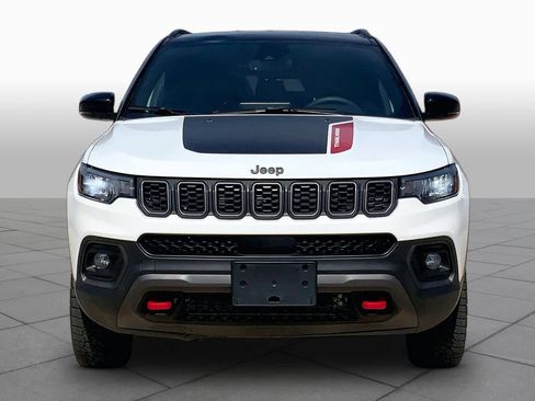 Used 2025 Jeep Compass Trailhawk w/ Trailer Tow Group AWD/4WD image 4