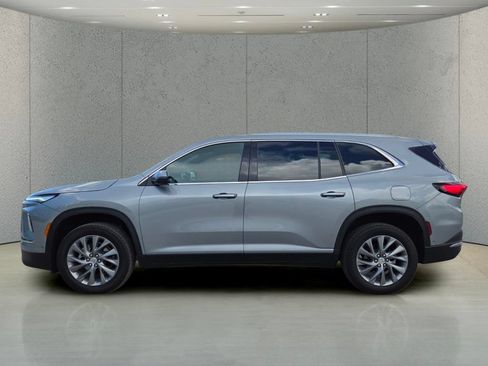 Used 2025 Buick Enclave Preferred w/ Super Cruise Package FWD image 9