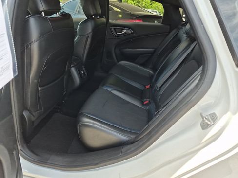Used 2016 Chrysler 200 S w/ Comfort Group FWD image 18