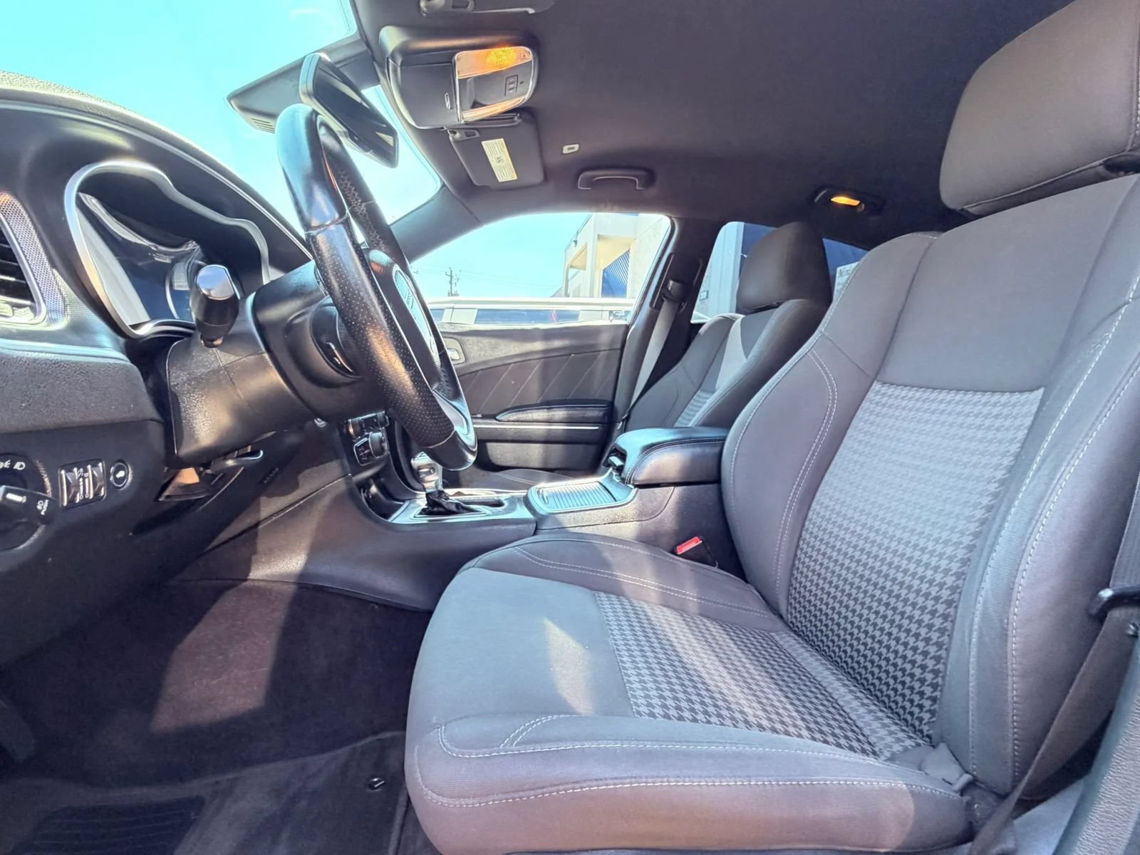 Used 2017 Dodge Charger SXT w/ Driver Confidence Group RWD image 10