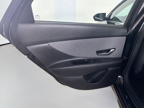 Used 2025 Hyundai Elantra Limited FWD image 26