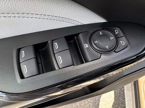 Used 2024 Chevrolet Trax LT w/ Sunroof Package FWD image 9