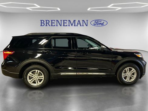 Used 2023 Ford Explorer XLT image 4
